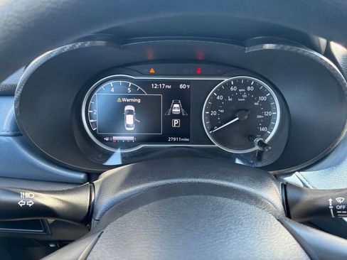 Used 2025 Nissan Versa SV w/ Trunk Package image 38