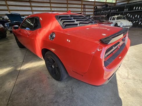 Used 2015 Dodge Challenger SXT w/ Driver Convenience Group RWD image 6