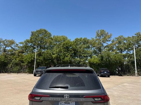 Used 2025 Toyota Grand Highlander FWD image 5
