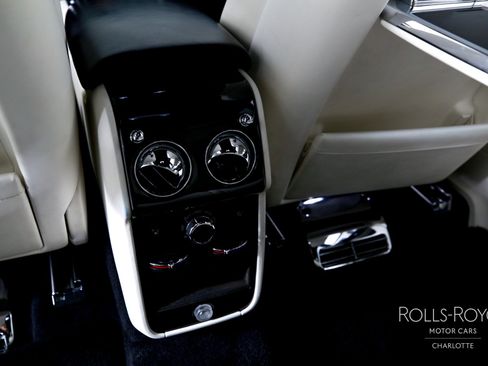 Used 2022 Rolls-Royce Cullinan image 21