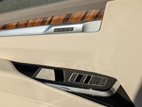 Used 2025 Cadillac Escalade Sport Platinum image 13