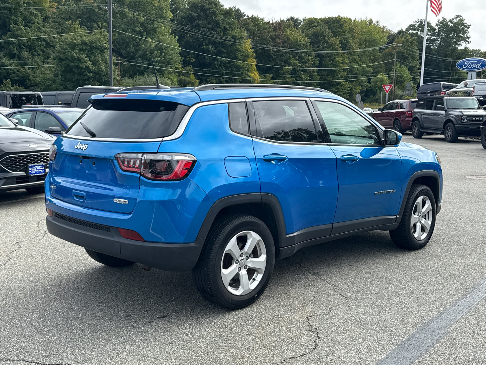 Used 2019 Jeep Compass Latitude w/ Popular Equipment Group AWD/4WD image 4