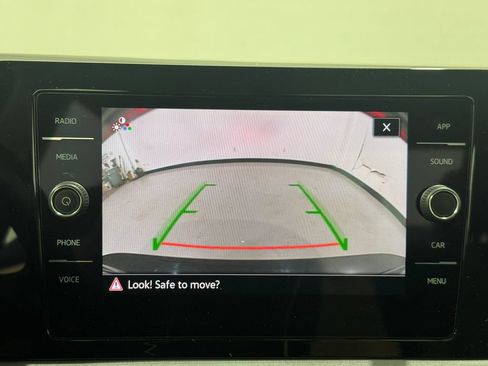 Used 2025 Volkswagen Jetta SE FWD image 10