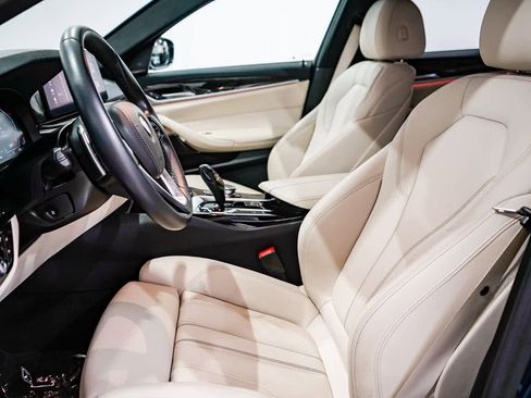 Used 2023 BMW 530i w/ Premium Package image 17