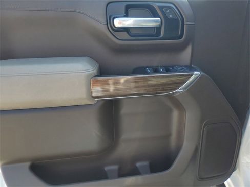 Used 2022 Chevrolet Silverado 1500 LT image 10