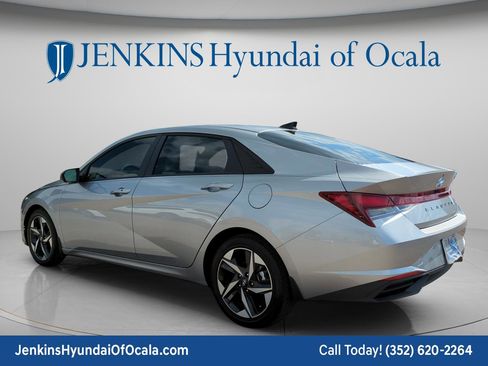 Used 2023 Hyundai Elantra SEL w/ Convenience Package image 5