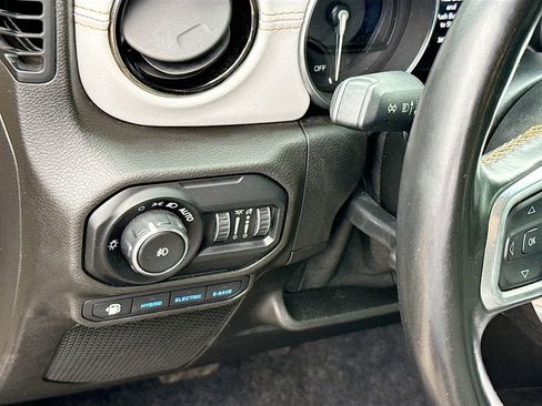 Used 2021 Jeep Wrangler Unlimited Sahara AWD/4WD image 11