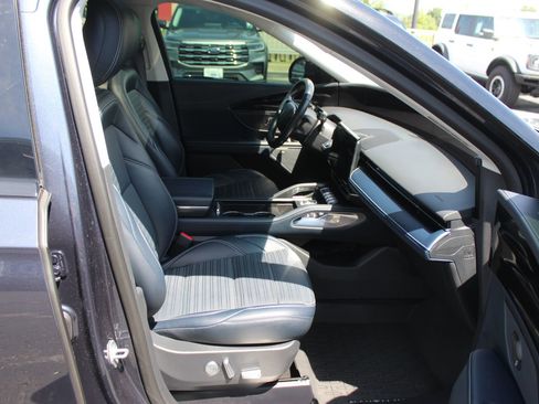 Used 2024 Lincoln Nautilus Reserve w/ Equipment Group 202A AWD/4WD image 13
