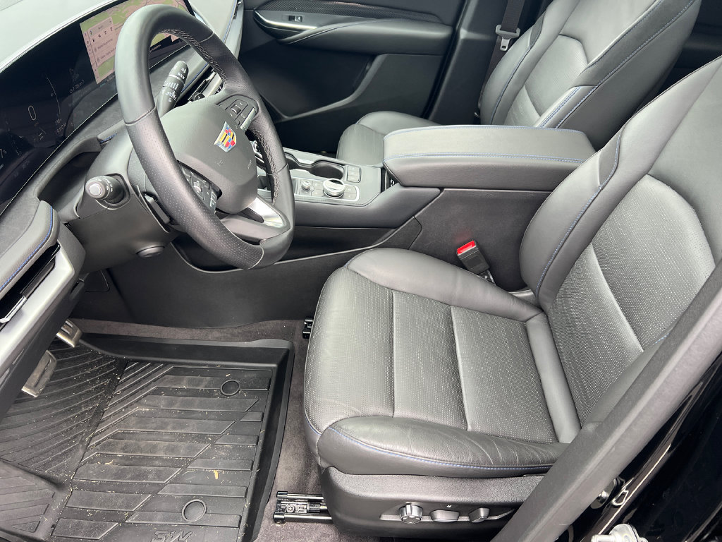 Used 2025 Cadillac XT4 Sport FWD image 9