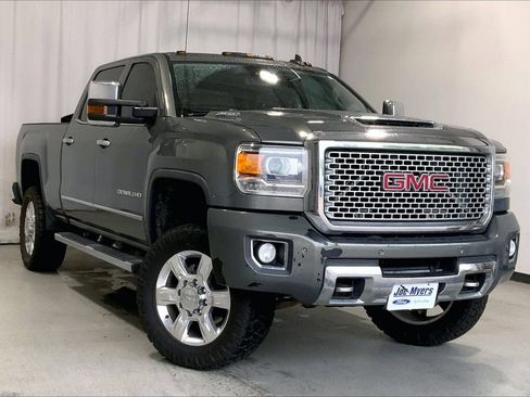 Used 2017 GMC Sierra 2500 Denali w/ Duramax Plus Package AWD/4WD image 1
