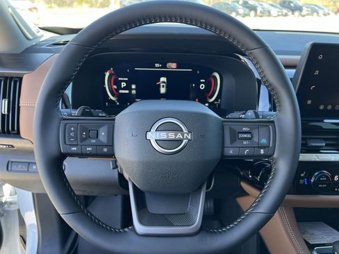 New 2026 Nissan Pathfinder Platinum image 9