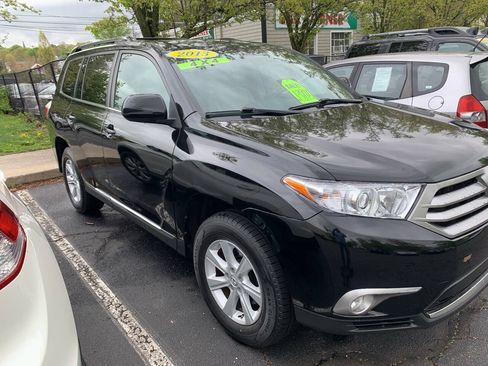 Used 2013 Toyota Highlander Plus AWD/4WD image 2