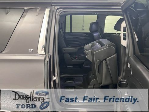 Used 2017 Chevrolet Suburban LT image 41
