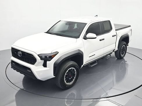 Used 2024 Toyota Tacoma TRD Off-Road AWD/4WD image 28