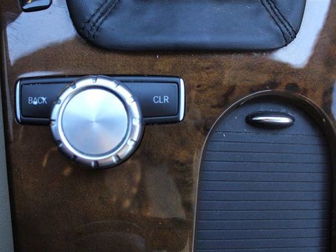 Used 2015 Mercedes-Benz SLK 250 w/ Premium Package image 31