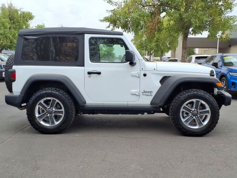 Used 2018 Jeep Wrangler Sport AWD/4WD image 6