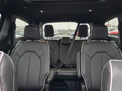 New 2026 Chrysler Pacifica Limited w/ S Appearance Package image 28