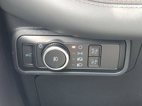 Used 2025 Ford Explorer Active w/ Active Comfort Package RWD image 26