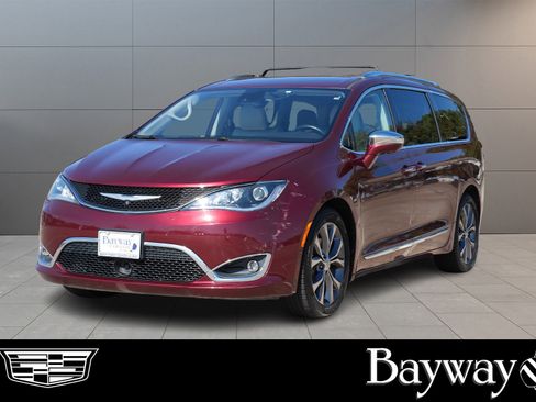 Used 2018 Chrysler Pacifica Limited w/ Advanced Safetytec Group image 1