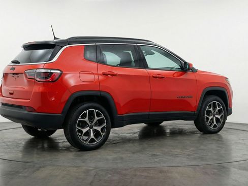Used 2025 Jeep Compass Limited image 9