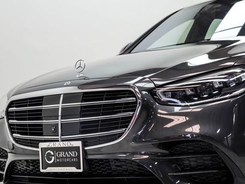 Used 2022 Mercedes-Benz S 500 4MATIC w/ AMG Line Package image 2