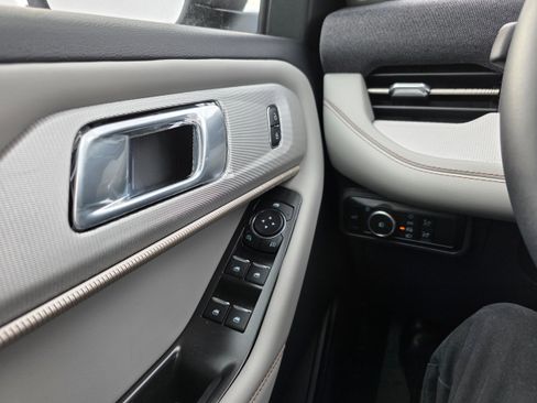 New 2026 Ford Explorer Active w/ Active Comfort Package image 19