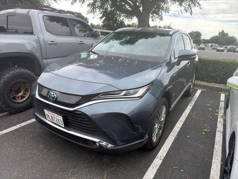Certified 2024 Toyota Venza XLE AWD/4WD image 3