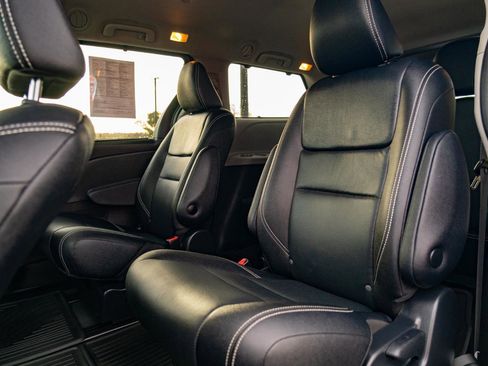 Used 2020 Toyota Sienna SE AWD/4WD image 18