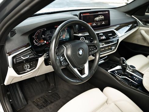 Used 2023 BMW 530i xDrive w/ Convenience Package image 18