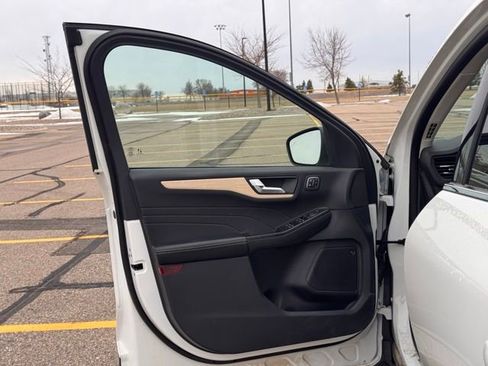 Used 2022 Ford Escape Titanium w/ Titanium Elite Package image 4