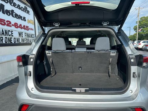 Used 2023 Toyota Highlander LE FWD image 25