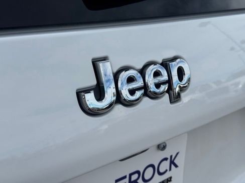 Used 2019 Jeep Cherokee Latitude w/ Popular Appearance Group image 19