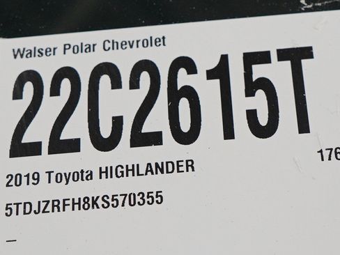 Used 2019 Toyota Highlander XLE AWD/4WD image 32