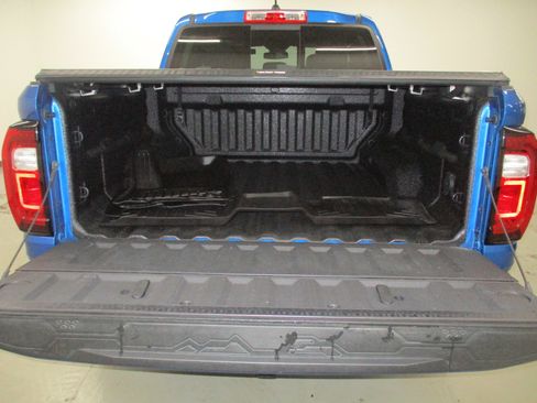 Used 2024 GMC Canyon Elevation w/ Elevation Premium Package image 12