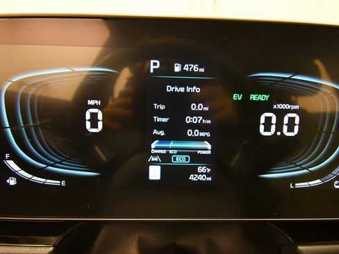 Certified 2025 Kia Niro EX image 21