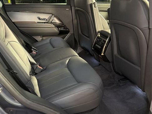 Used 2024 Land Rover Range Rover Sport SE image 13