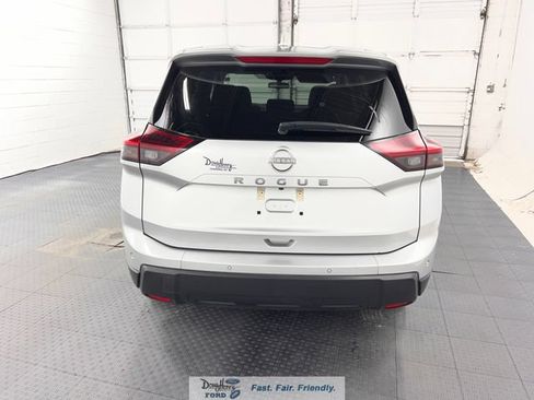 Used 2025 Nissan Rogue SV FWD image 6