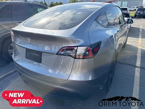 Used 2025 Tesla Model Y Long Range RWD image 2
