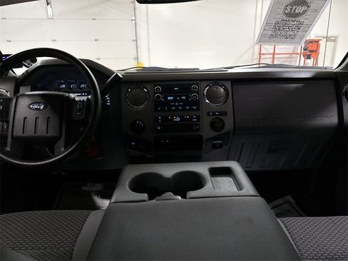 Used 2015 Ford F250 XLT w/ XLT Premium Package image 10
