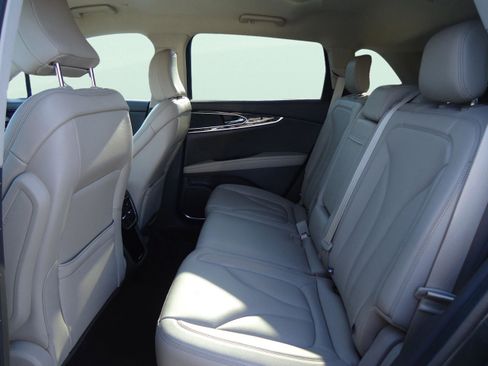 Used 2022 Lincoln Nautilus AWD w/ Premium Package image 27