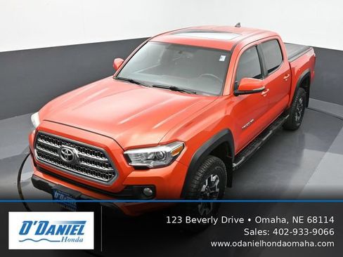Used 2016 Toyota Tacoma TRD Off-Road AWD/4WD image 21