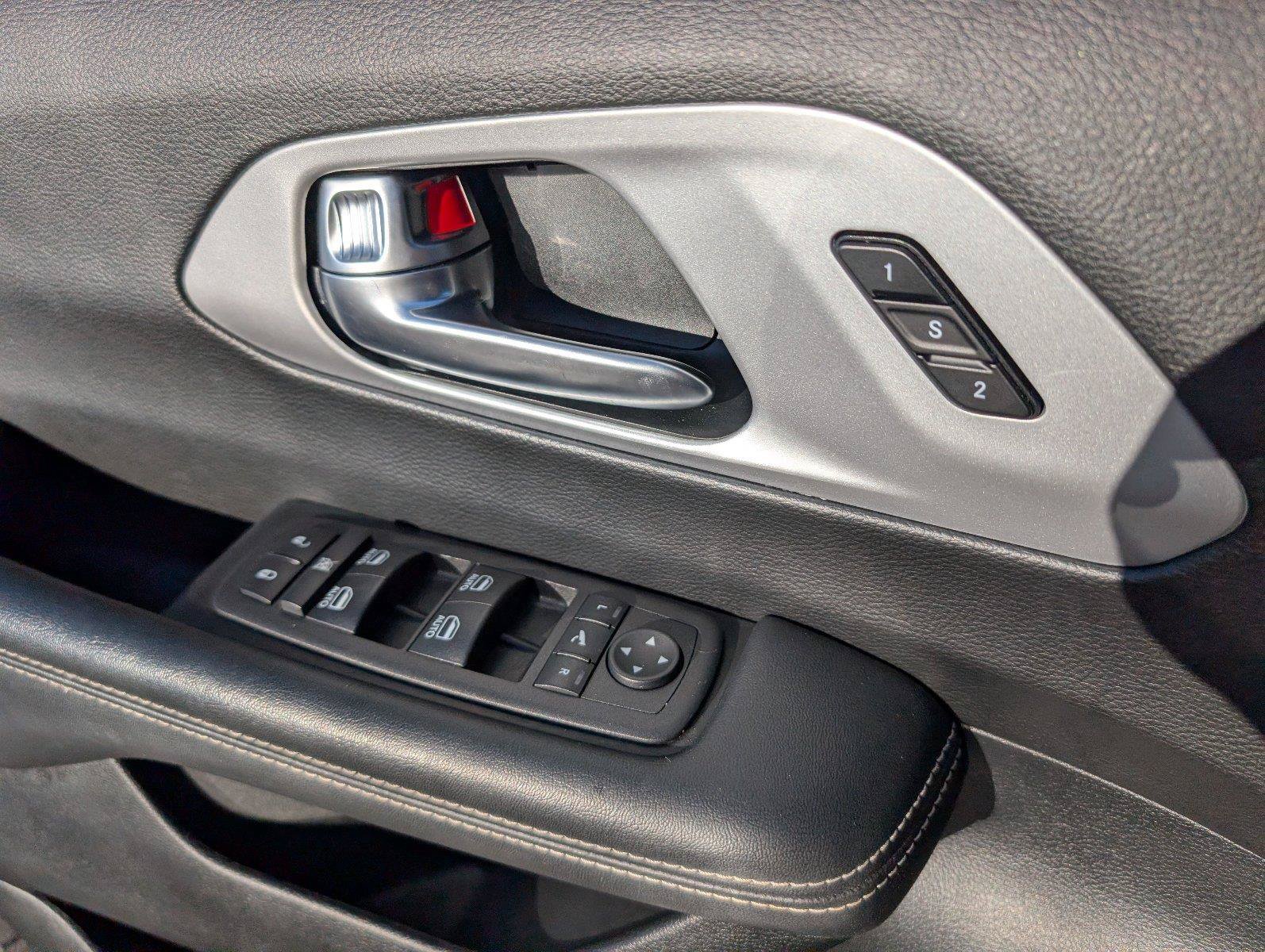 Used 2025 Chrysler Pacifica Limited FWD image 17