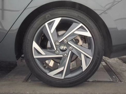 Used 2025 Hyundai Elantra Sport FWD image 12