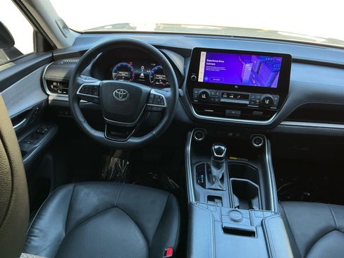 Used 2024 Toyota Grand Highlander Limited image 15