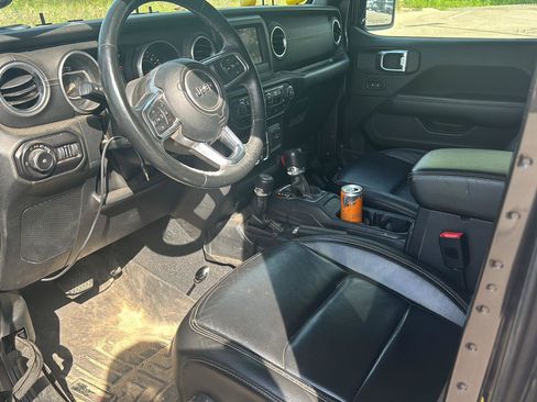 Used 2018 Jeep Wrangler Unlimited Sahara w/ Cold Weather Group AWD/4WD image 11