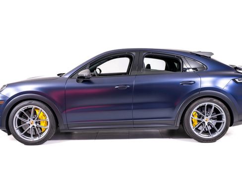 Used 2024 Porsche Cayenne Turbo GT AWD/4WD image 3