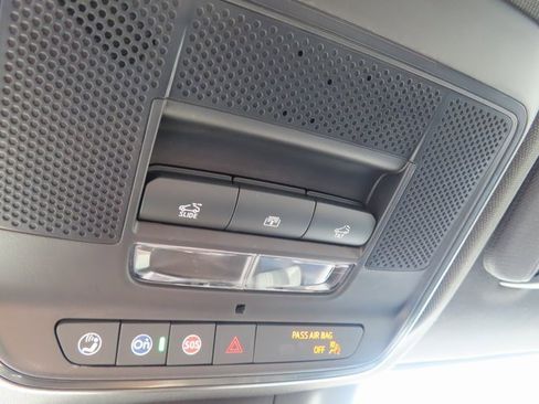 Used 2024 Chevrolet Equinox EV RS image 31