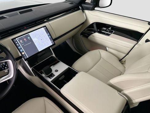 New 2025 Land Rover Range Rover SE image 26