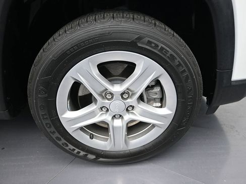 Used 2024 Jeep Compass Latitude AWD/4WD image 9