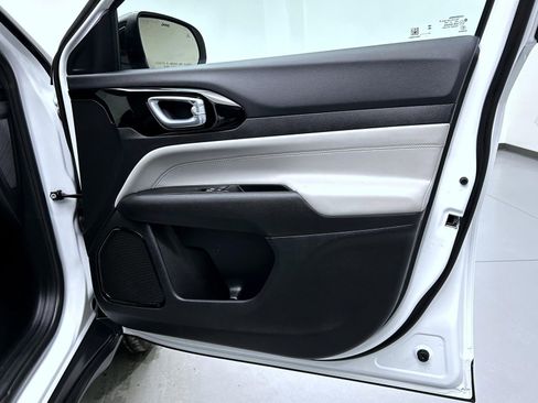 Used 2024 Jeep Compass Limited image 16